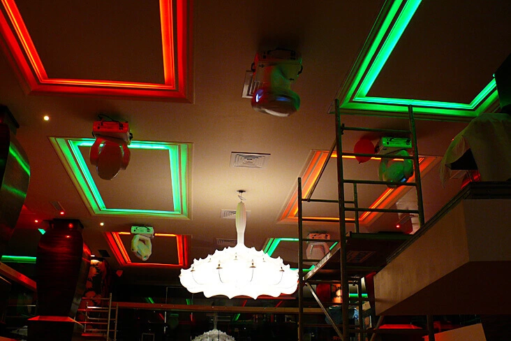 Symbol-Budapest RGB ledes mennyezeti világítása. Mind a tervezésben, mind a kivitelezésben részt vett az AG Fénypont Kft.